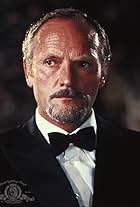 Julian Glover in Riêng Cho Đôi Mắt Em (1981)