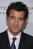 Clive Owen at an event for Khủng Bố Quốc Tế (2009)