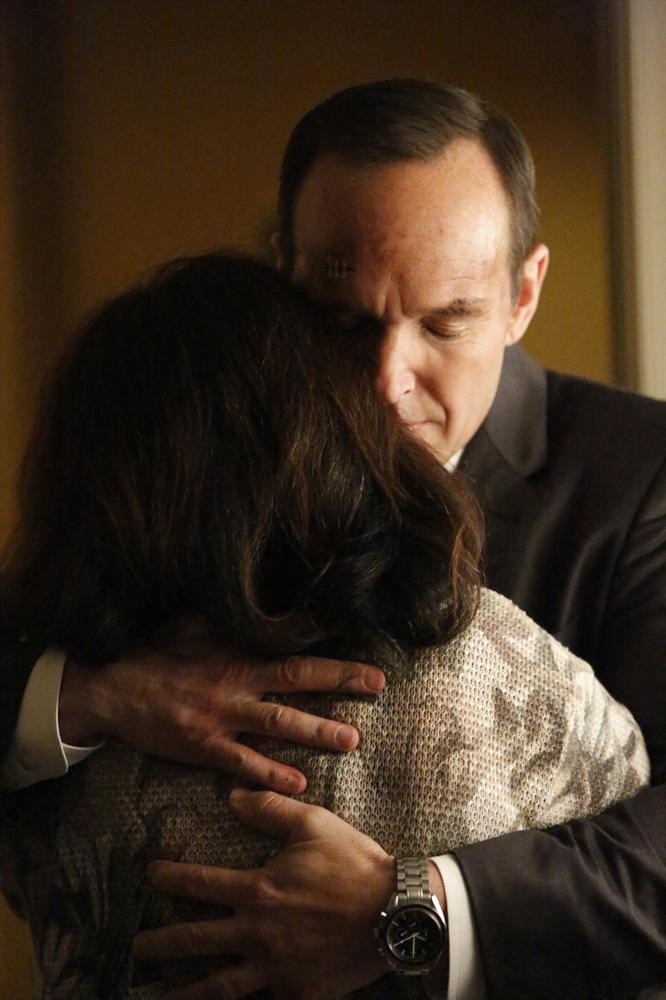 Donzaleigh Abernathy and Clark Gregg in Đặc Vụ S.H.I.E.L.D (2013)