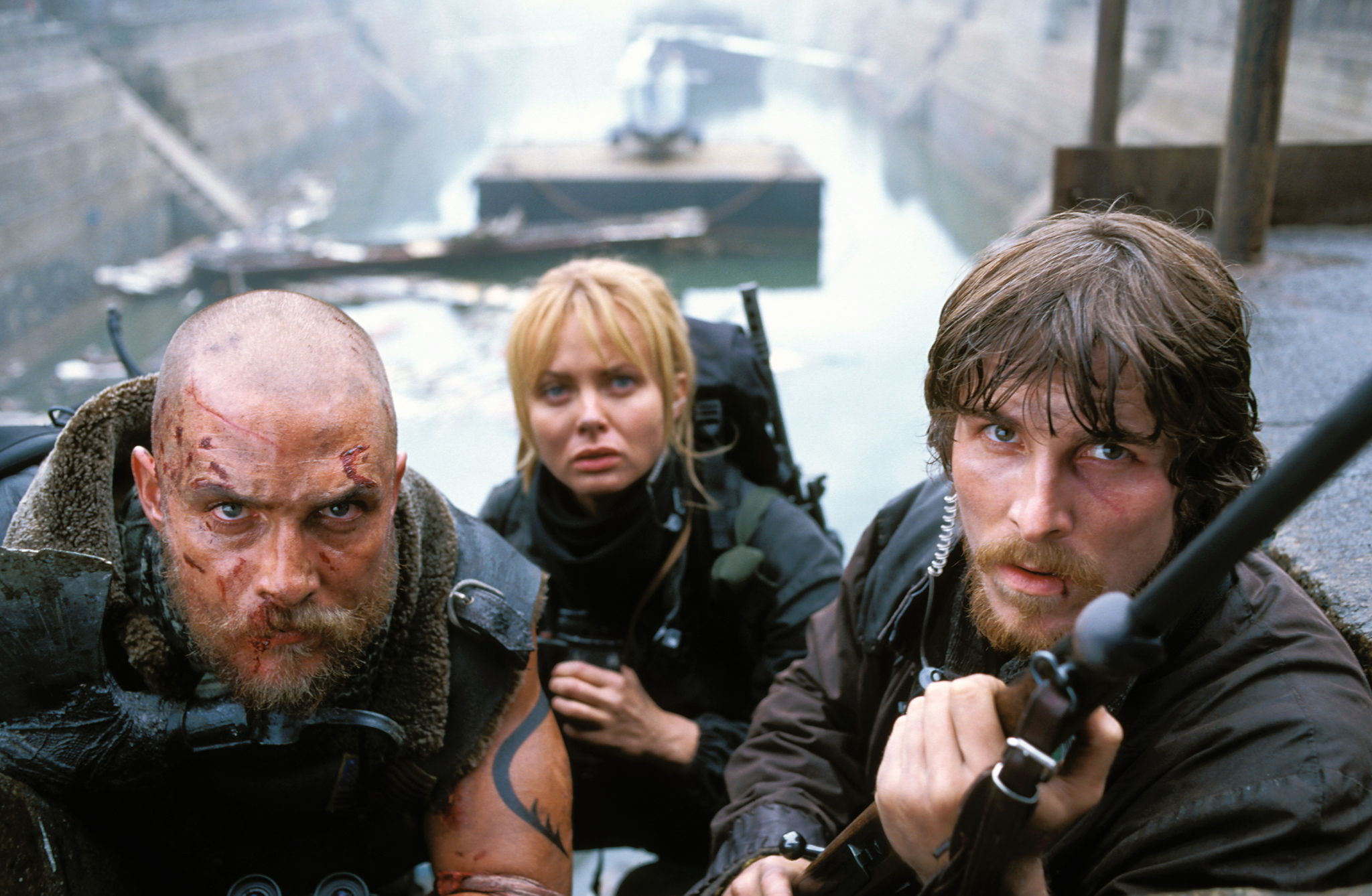 Matthew McConaughey, Christian Bale, and Izabella Scorupco in Rồng Lửa (2002)