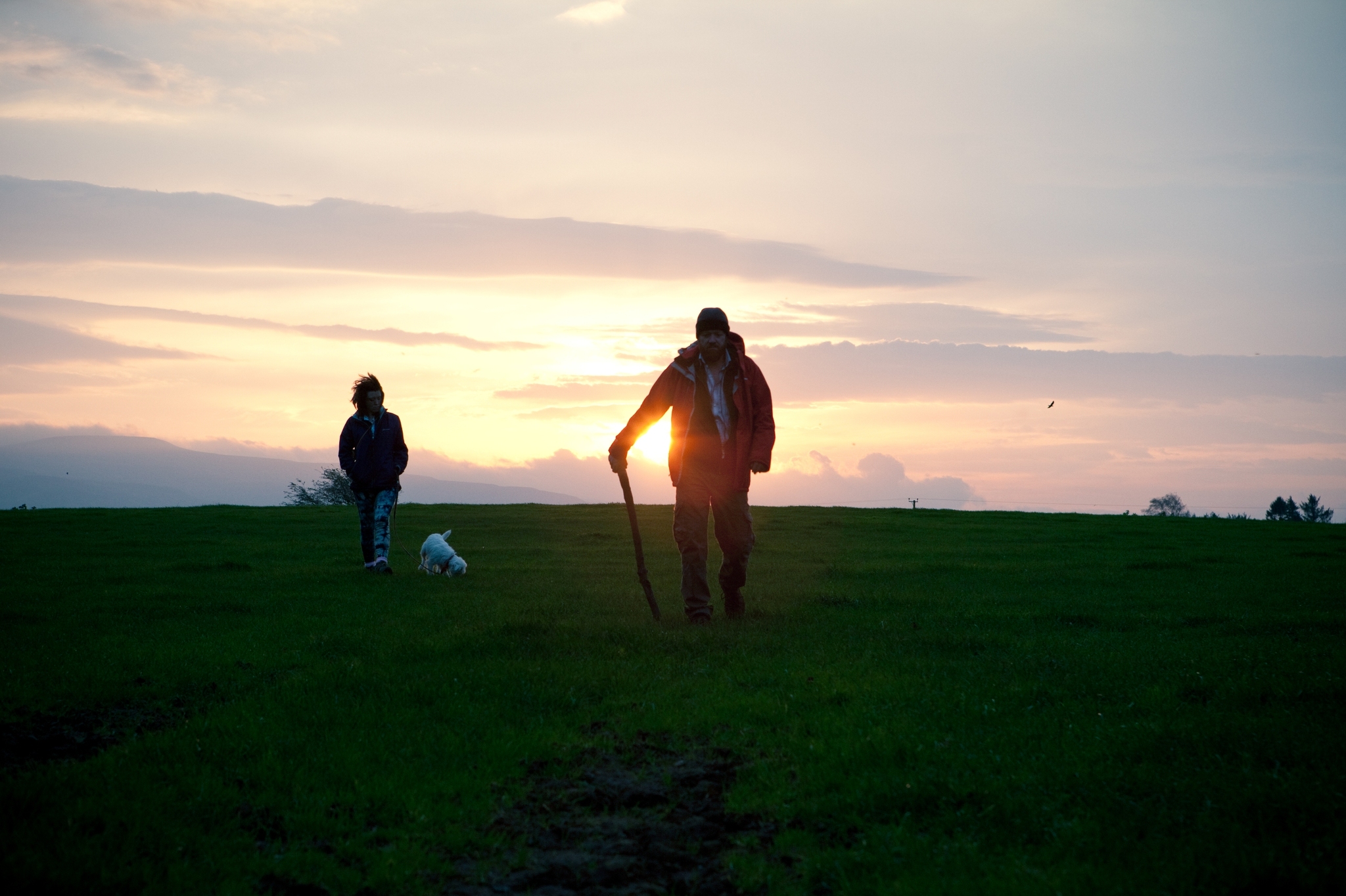 Steve Oram, Alice Lowe, and Smurf in Khách Tham Quan (2012)