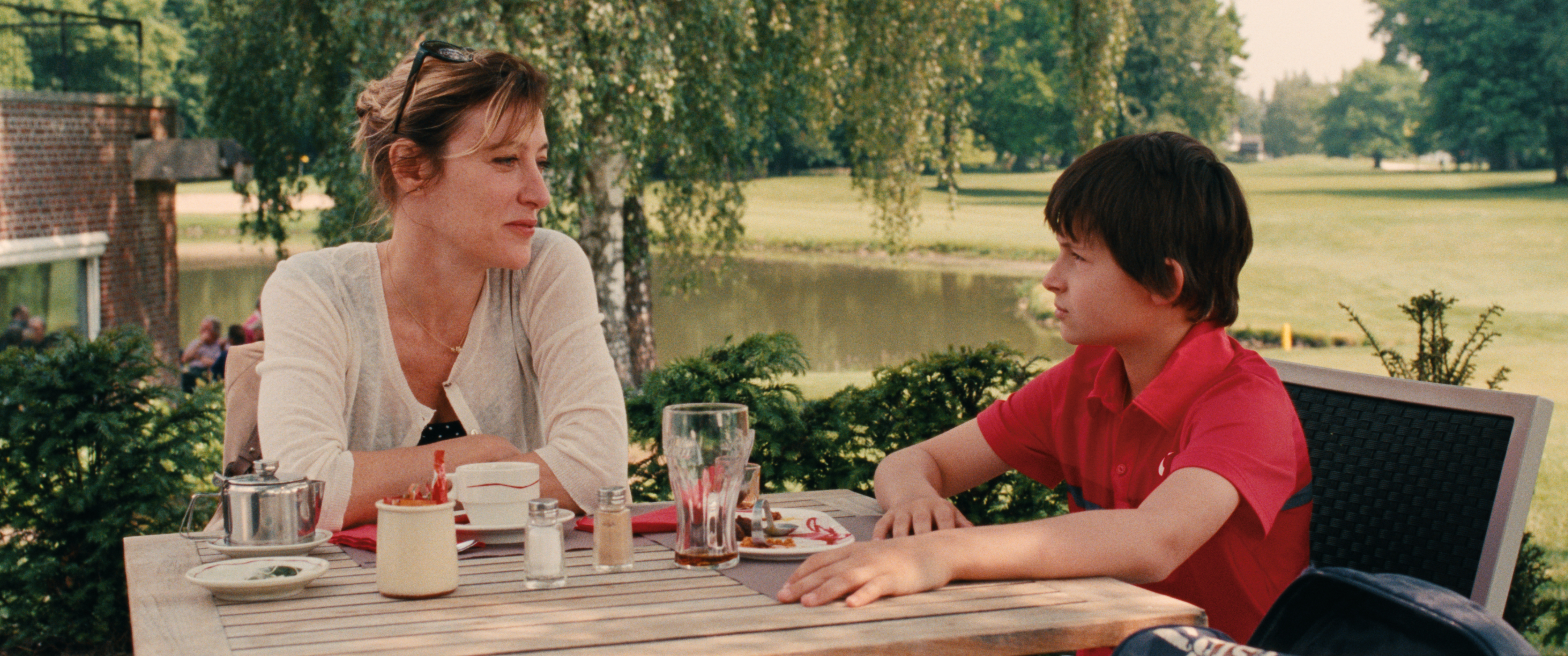 Valeria Bruni Tedeschi and Charles Mérienne in Terre battue (2014)