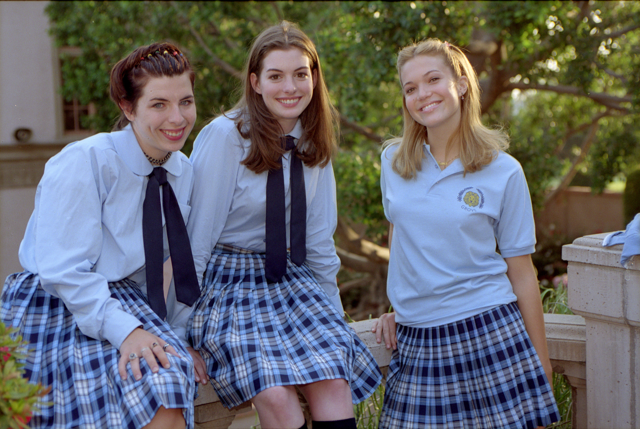 Heather Matarazzo, Anne Hathaway, and Mandy Moore in Nhật Ký Công Chúa (2001)