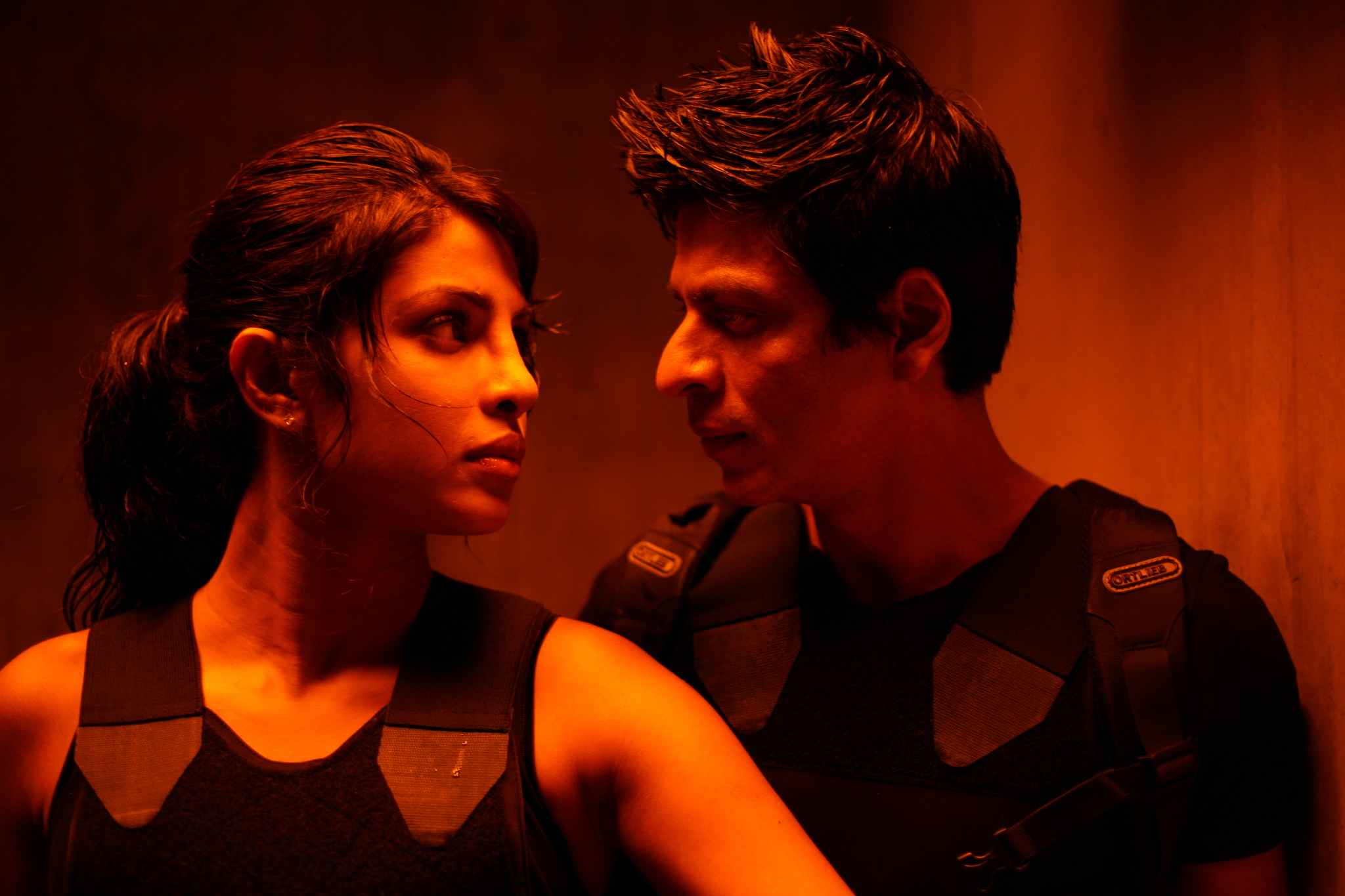 Shah Rukh Khan and Priyanka Chopra Jonas in Truy Sát Ông Trùm 2 (2011)