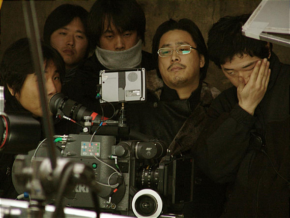 Chung-hoon Chung and Park Chan-wook in Quý Cô Báo Thù (2005)