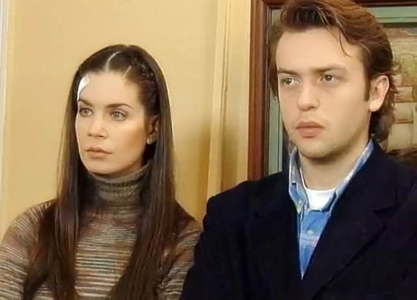 Katerina Moutsatsou and Okan Yalabik in Yilan Hikayesi (1999)