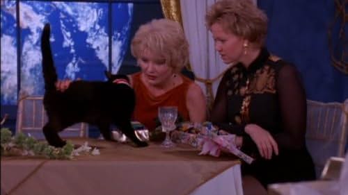 Caroline Rhea and Beth Broderick in Sabrina - Cô Phù Thủy Nhỏ (1996)