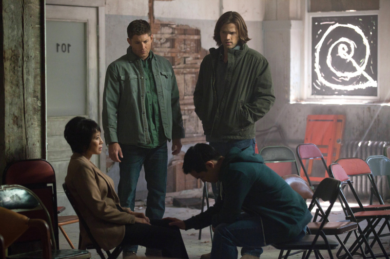 Jensen Ackles, Jared Padalecki, Lauren Tom, and Osric Chau in Siêu Nhiên (2005)