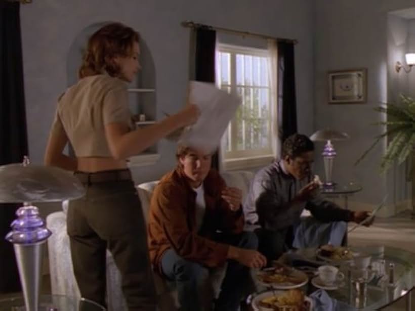 Kari Wuhrer, Jerry O'Connell, and Cleavant Derricks in Sliders (1995)