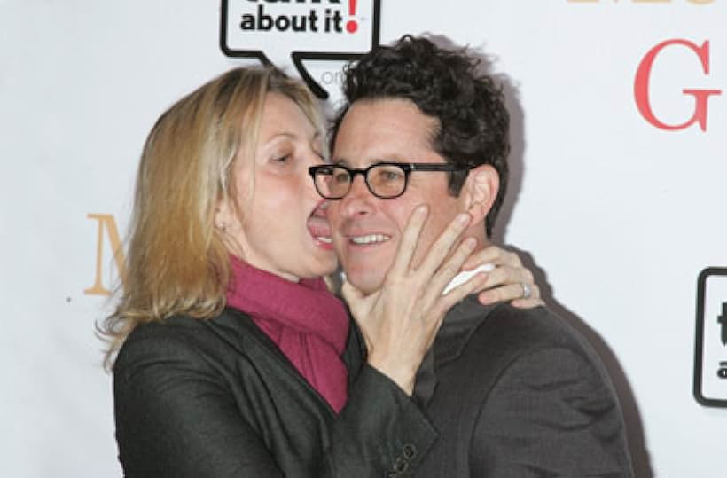 Alexandra Wentworth and J.J. Abrams at an event for Xin Chào Buổi Sáng (2010)