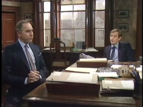 Nigel Hawthorne and Derek Fowlds in Yes Minister (1980)