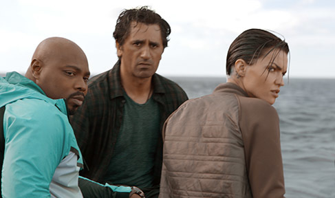 Cliff Curtis, Page Kennedy, and Ruby Rose in Cá Mập Siêu Bạo Chúa (2018)