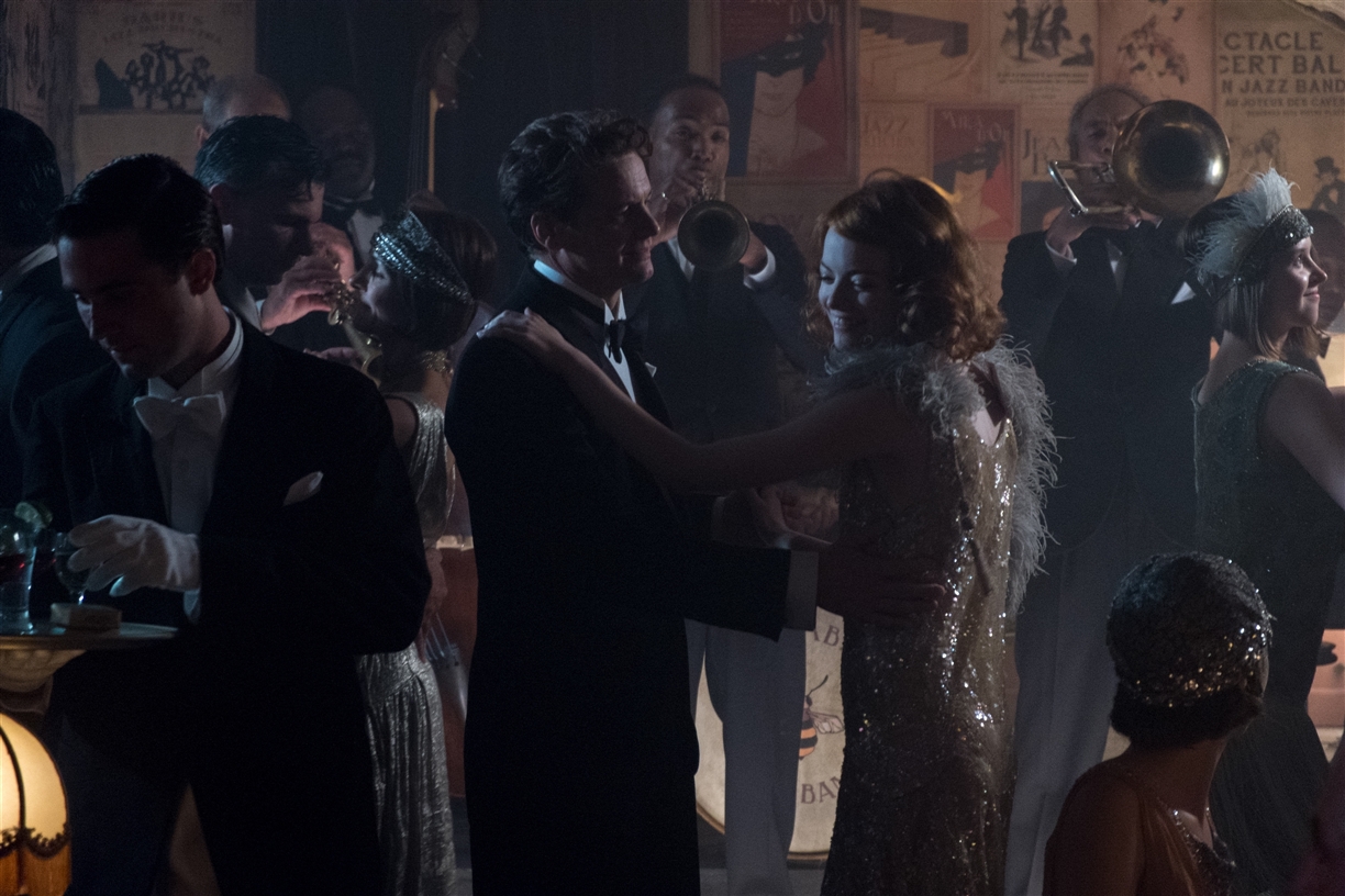 Colin Firth and Emma Stone in Phép Màu Dưới Ánh Trăng (2014)