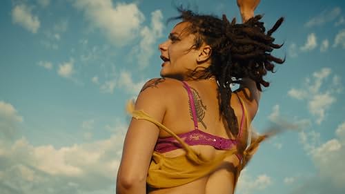 Sasha Lane in Phiêu Du (2016)