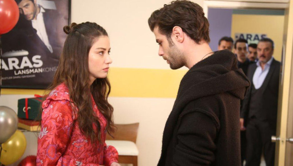 Berk Cankat and Özge Gürel in Yildizlar Sahidim (2017)