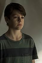 Paxton Singleton in Ngôi Nhà Trên Đồi Ma Ám (2018)