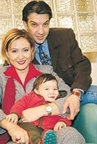 Ceyda Düvenci, Kaan Girgin, and Mustafa Baris Bay in Dikkat Bebek Var (2000)