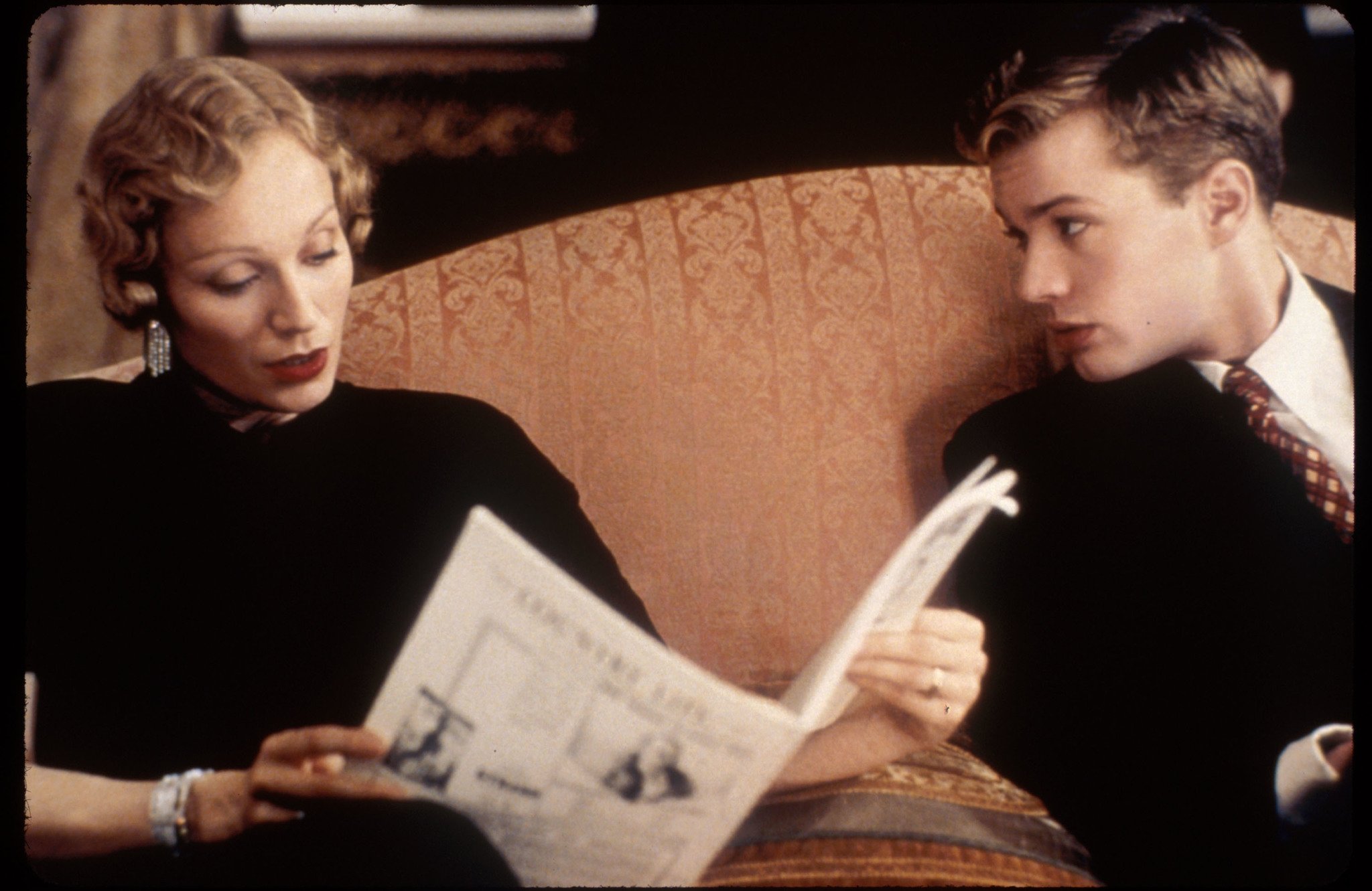 Ryan Phillippe and Kristin Scott Thomas in Gosford Park (2001)