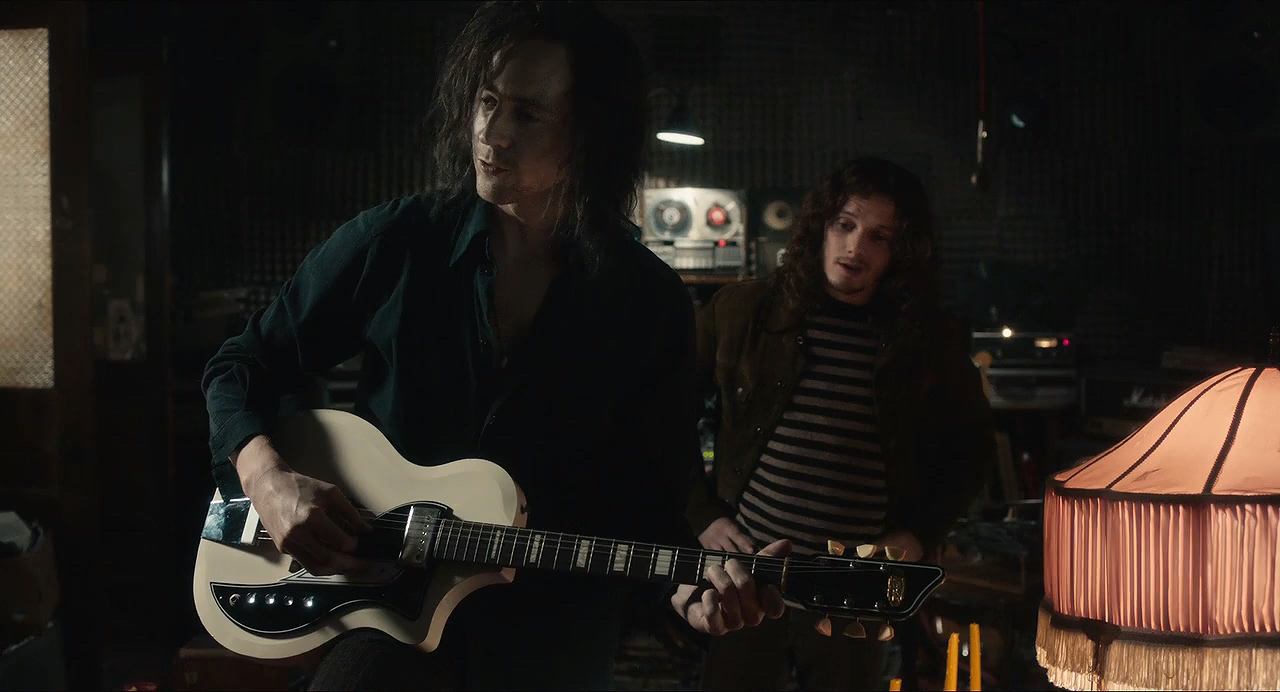 Anton Yelchin and Tom Hiddleston in Tình Yêu Ma Cà Rồng (2013)