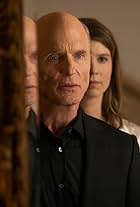 Ed Harris and Katja Herbers in Thế Giới Viễn Tây (2016)