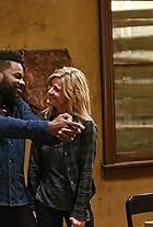 Kyra Sedgwick and Malcolm-Jamal Warner in Ten Days in the Valley (2017)