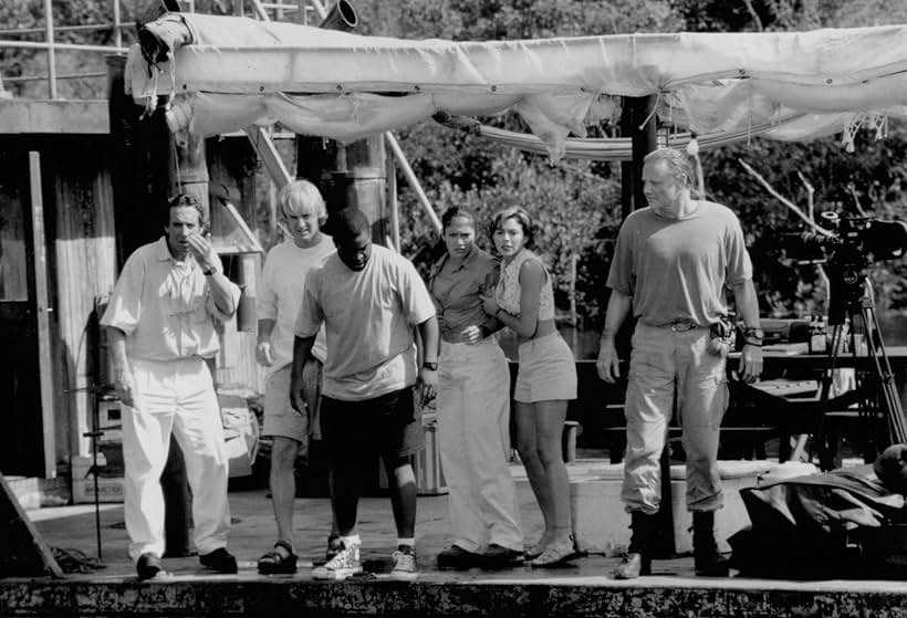 Jennifer Lopez, Jon Voight, Ice Cube, Kari Wuhrer, Owen Wilson, and Jonathan Hyde in Trăn Khổng Lồ (1997)