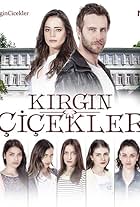 Gökçe Akyildiz, Özgür Çevik, Ipek Karapinar, Nil Keser, Biran Damla Yilmaz, Hazar Motan, Cagla Irmak, and Aleyna Solaker in Kirgin Çiçekler (2015)