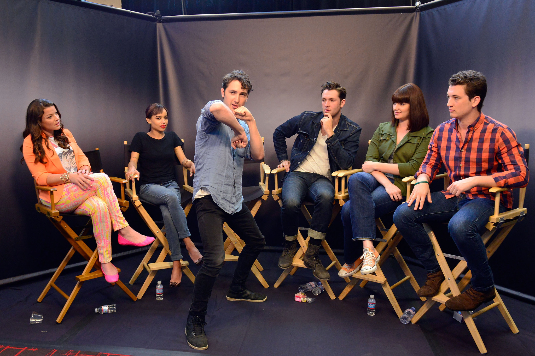 Christian Madsen, Miles Teller, Ben Lloyd-Hughes, Zoë Kravitz, Camille Ford, and Amy Newbold at an event for Dị Biệt: Những Kẻ Bất Trị (2014)