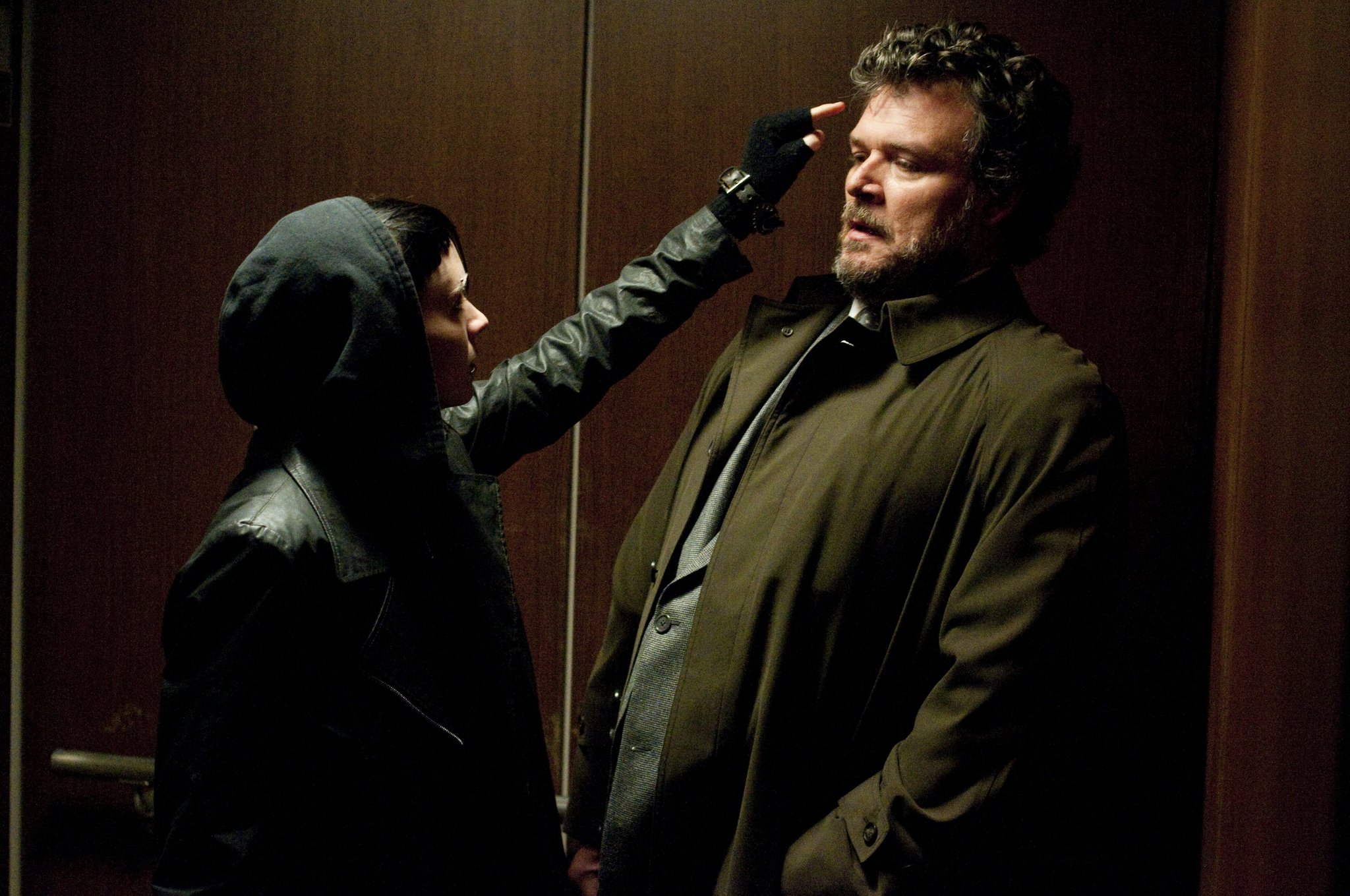 Yorick van Wageningen and Rooney Mara in Cô Gái Có Hình Xăm Rồng (2011)