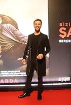 Aras Bulut Iynemli at an event for Bizim Için Sampiyon (2018)