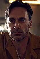 Jon Hamm in Gương Đen (2011)