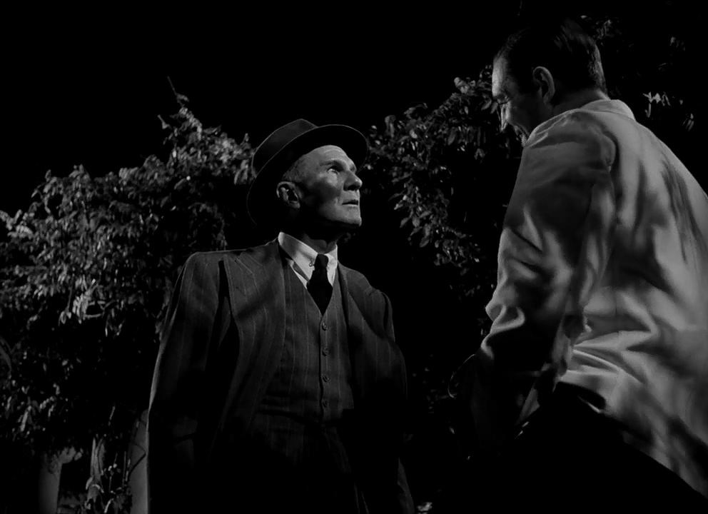 Glenn Anders and Ted de Corsia in The Lady from Shanghai (1947)