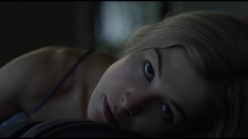 Rosamund Pike in Cô Gái Mất Tích (2014)