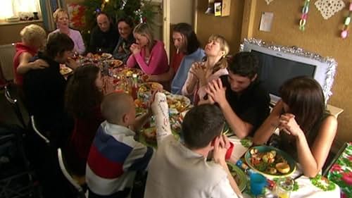 Jack Deam, Anne-Marie Duff, Dean Lennox Kelly, James McAvoy, Maggie O'Neill, Maxine Peake, Rebecca Ryan, David Threlfall, Marjorie Yates, Jody Latham, Rebecca Atkinson, Elliott Tittensor, and Gerard Kearns in Shameless (2004)