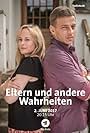 Silke Bodenbender and Tom Wlaschiha in Eltern und andere Wahrheiten (2017)