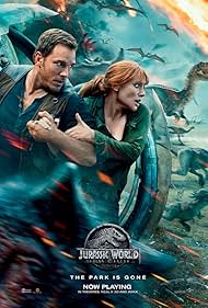 Bryce Dallas Howard and Chris Pratt in Thế Giới Khủng Long: Vương Quốc Sụp Đổ (2018)