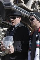 Bryan Cranston and Aaron Paul in Tập Làm Người Xấu (2008)