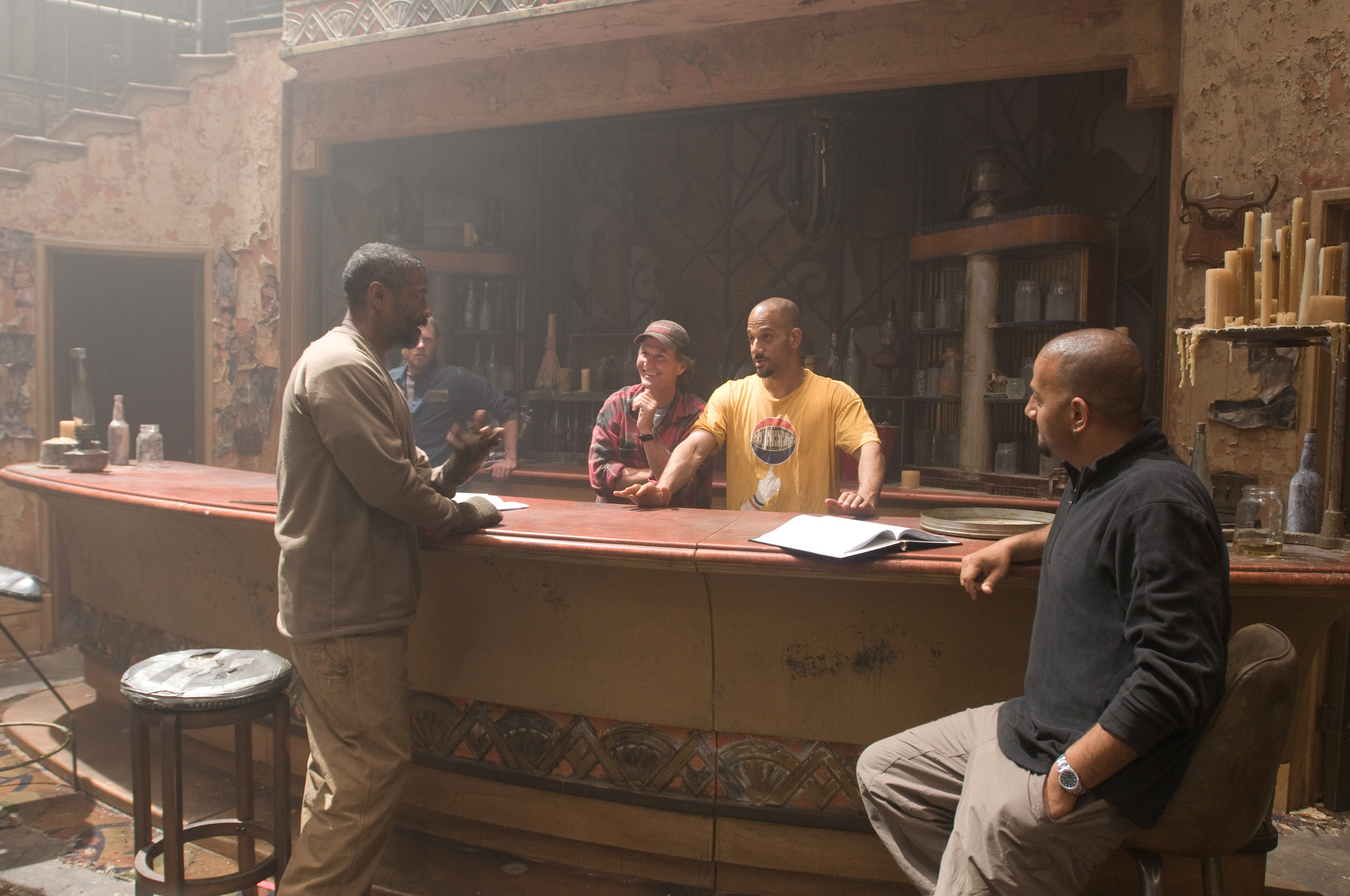 Denzel Washington, Albert Hughes, and Allen Hughes in Cuốn Sách Của Eli (2010)