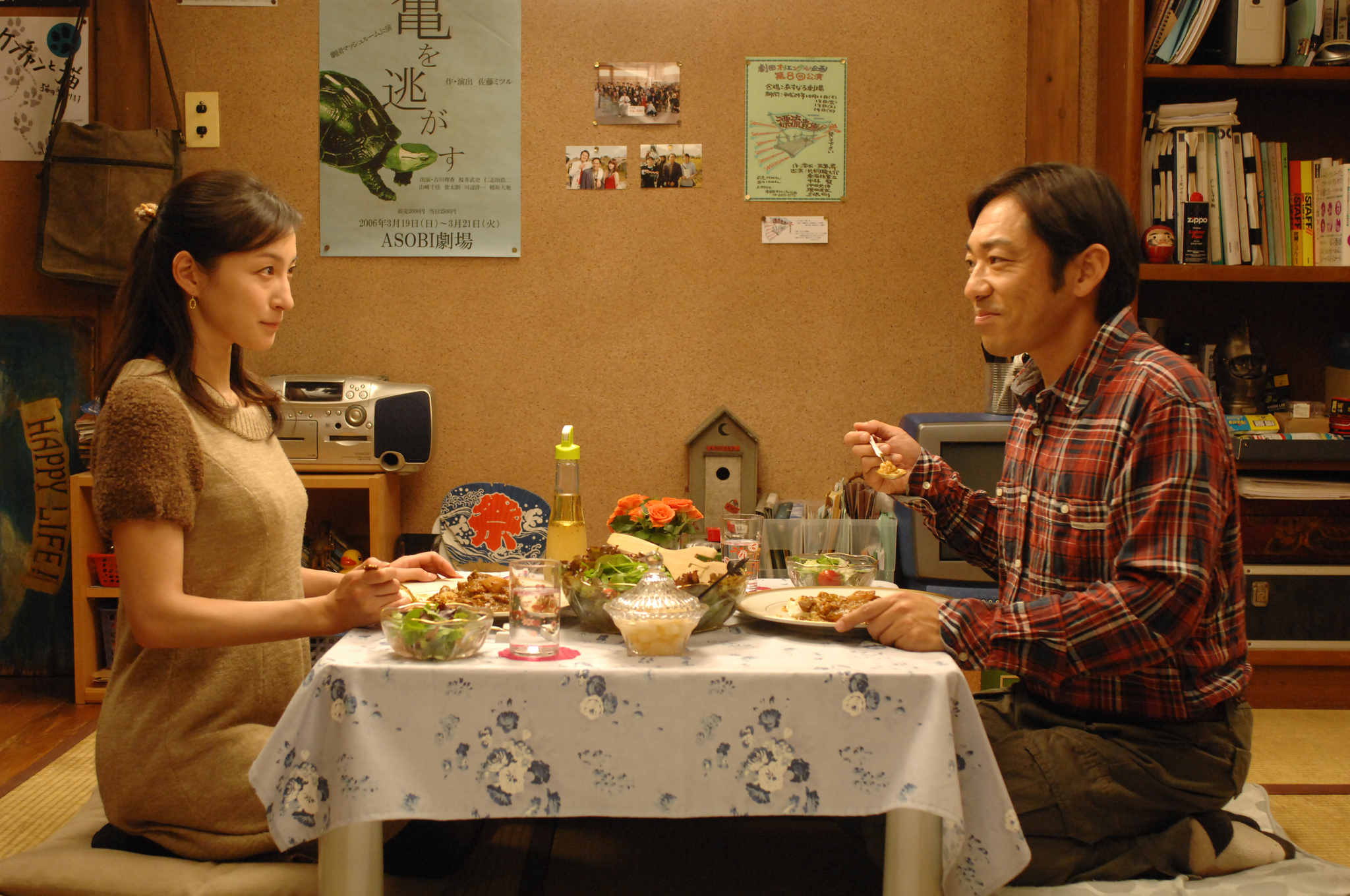 Ryôko Hirosue and Teruyuki Kagawa in Chìa Khóa Đổi Đời (2012)