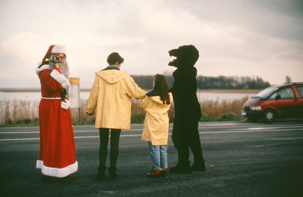 Wim Wenders, Rüdiger Vogler, Arina Voznsenskaya, and Anna Vronskaya in Arisha, der Bär und der steinerne Ring (1992)