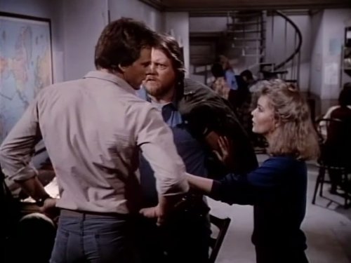 Marc Singer, Faye Grant, and Mickey Jones in V (1984)