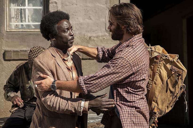 Chris Evans and Michael Kenneth Williams in Khu Nghỉ Dưỡng Lặn Biển Đỏ (2019)