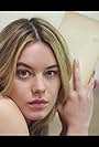 Camille Rowe in Sexy et french (2017)