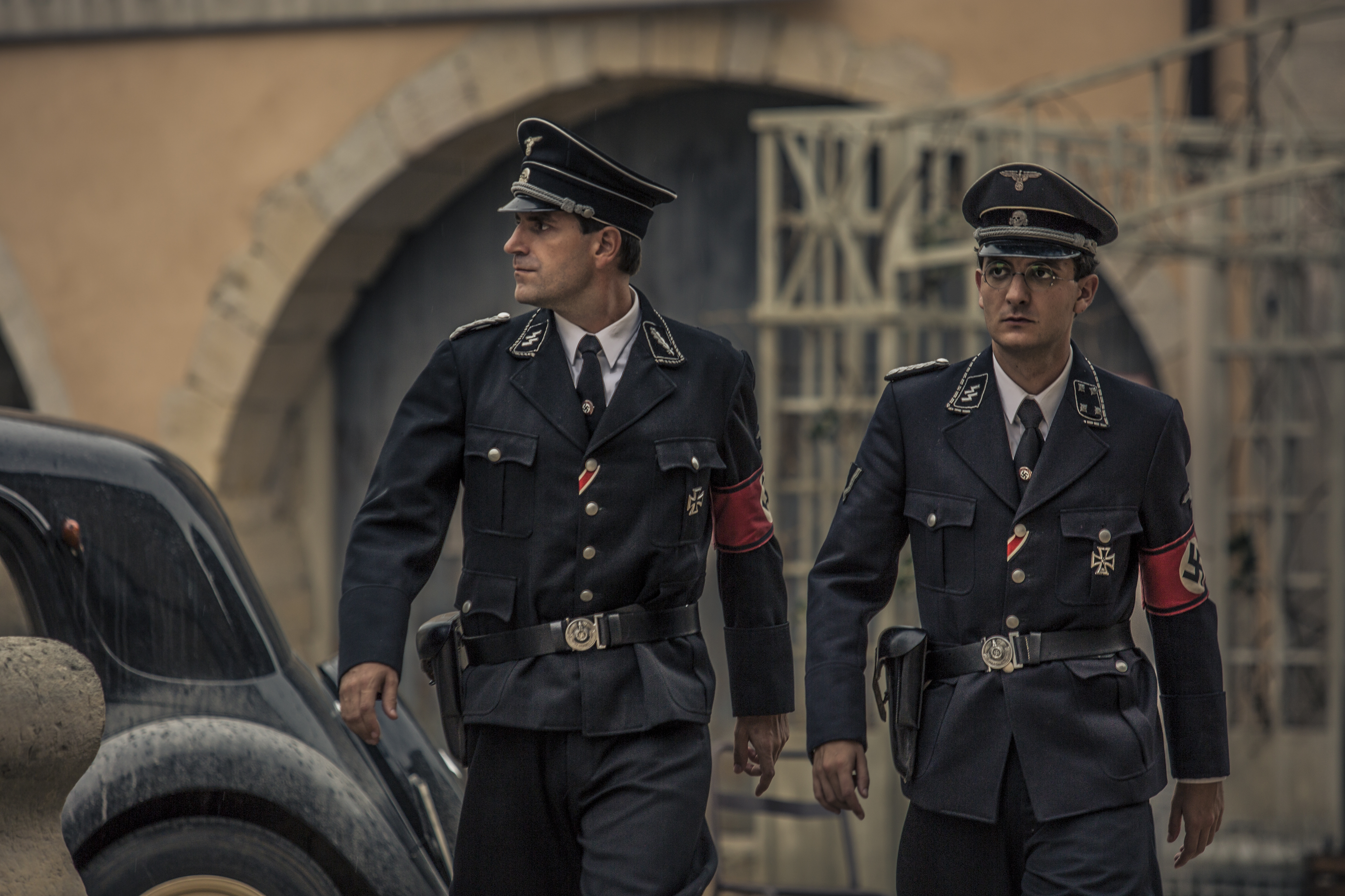 Grégoire Ludig and David Marsais in La folle histoire de Max et Léon (2016)