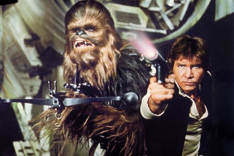 Harrison Ford and Peter Mayhew in Chiến Tranh Giữa Các Vì Sao Tập 4: Niềm Hi Vọng Mới (1977)