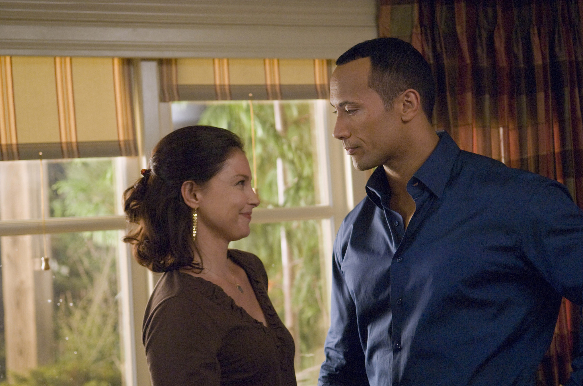 Ashley Judd and Dwayne Johnson in Chàng Tiên Răng (2010)