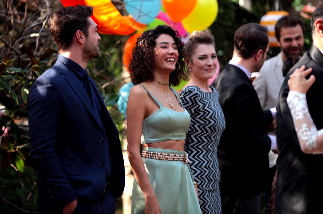 Deniz Isin, Furkan Andic, and Aybüke Pusat in Her Yerde Sen (2019)