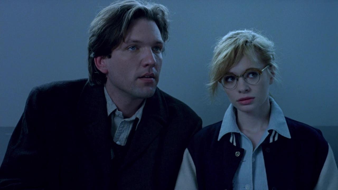 Martin Donovan and Adrienne Shelly in Trust (1990)