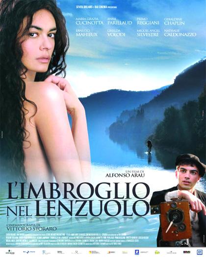 Maria Grazia Cucinotta and Primo Reggiani in L'imbroglio nel lenzuolo (2010)