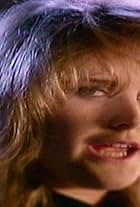 Alison Moyet in Alison Moyet: Weak in the Presence of Beauty (1987)